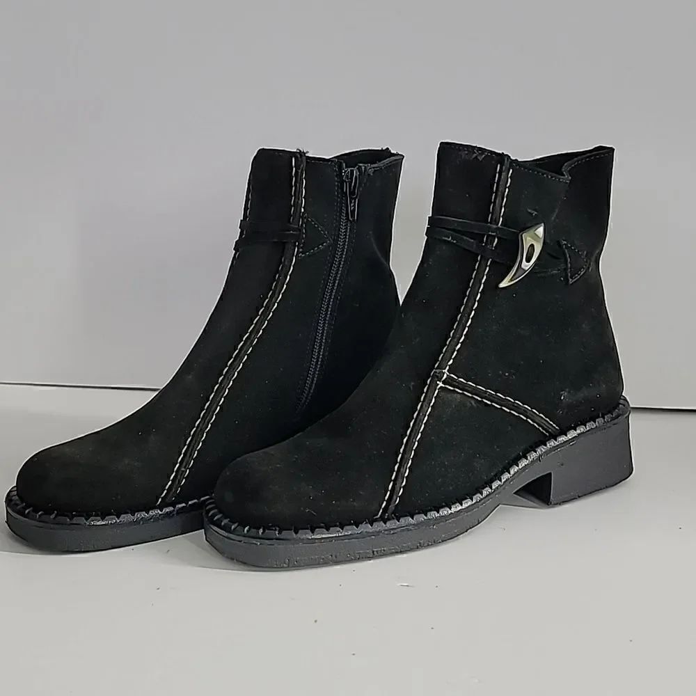 La Canadienne Black Suede Waterproof Ankle Boot